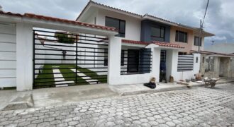 HERMOSA CASA EN URBANIZACION EN SANGOLQUI