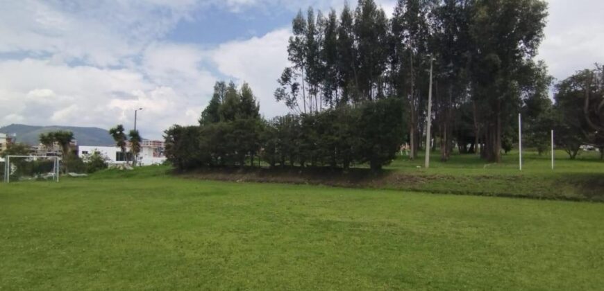 Hermosa Casa Moderna Tipo Minimalista en El Valle de Los Chillos