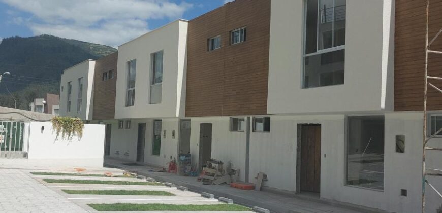 Hermoso Conjunto Residencial de Casas y Departamentos en La Armenia Country Club